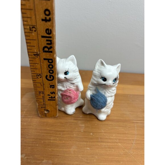 cat yarn ball (glued back on) salt and pepper shakers ceramic- no sound - Picture 5 of 8